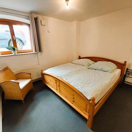 Zentrale Ferienwohnung - Direkt Am See Und Schloss シュヴェリーン エクステリア 写真