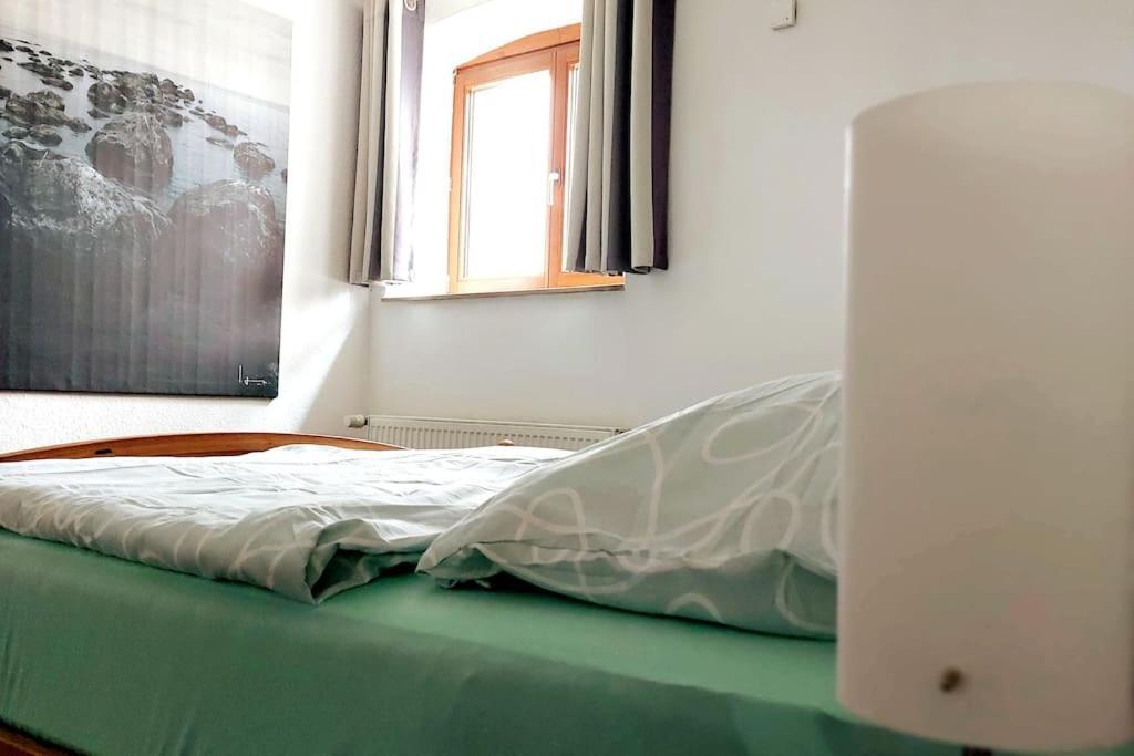 Zentrale Ferienwohnung - Direkt Am See Und Schloss シュヴェリーン エクステリア 写真