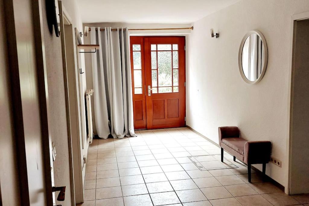 Zentrale Ferienwohnung - Direkt Am See Und Schloss シュヴェリーン エクステリア 写真