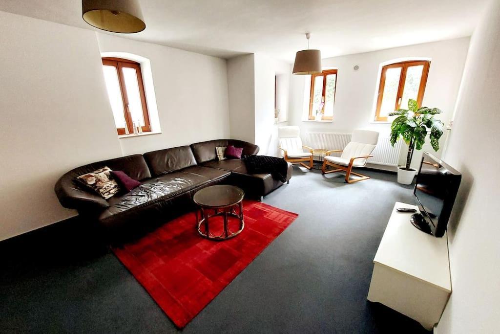 Zentrale Ferienwohnung - Direkt Am See Und Schloss シュヴェリーン エクステリア 写真