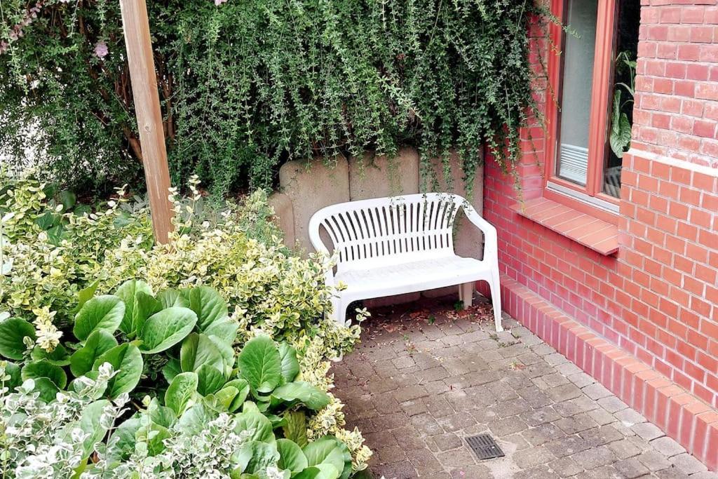 Zentrale Ferienwohnung - Direkt Am See Und Schloss シュヴェリーン エクステリア 写真